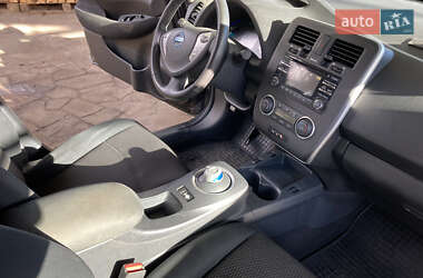 Хэтчбек Nissan Leaf 2015 в 