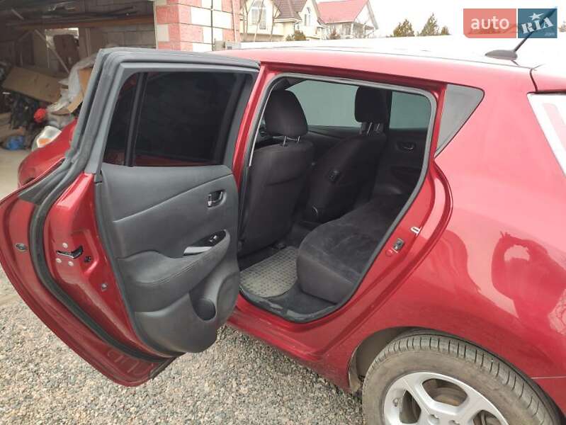 Хэтчбек Nissan Leaf 2013 в Одессе