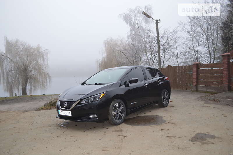 Хэтчбек Nissan Leaf 2018 в 