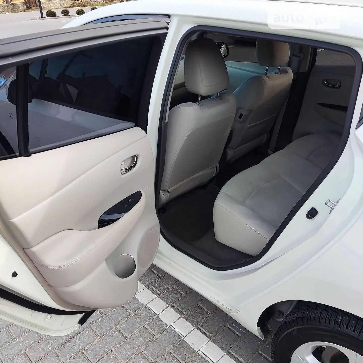 2011 Nissan Leaf - мініатюра 11
