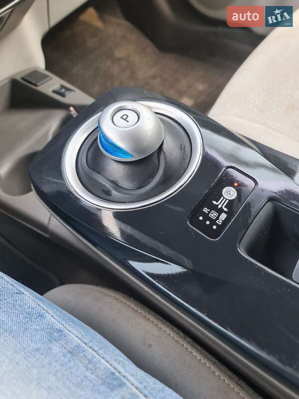 Хетчбек Nissan Leaf 2011 в Черкасах
