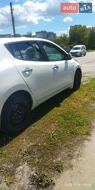 Хетчбек Nissan Leaf 2014 в Дніпрі