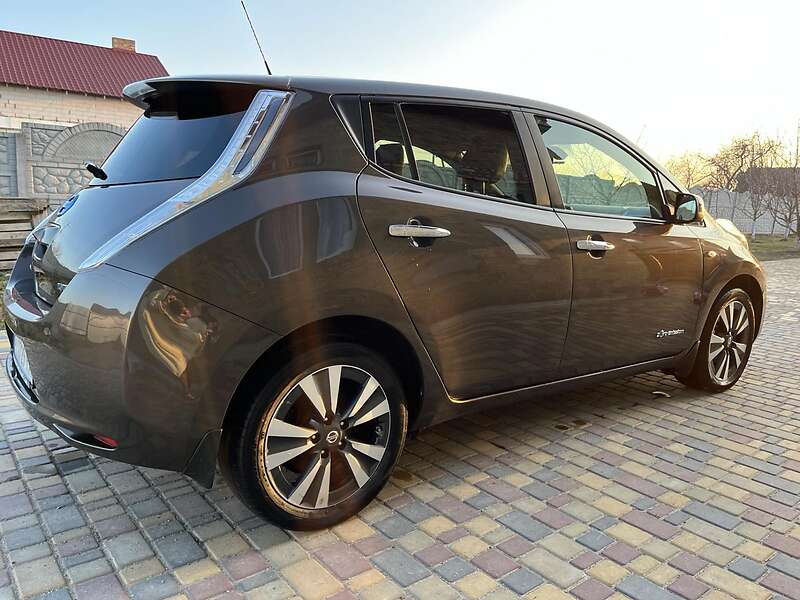 Хетчбек Nissan Leaf 2015 в Сквирі