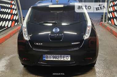 Хетчбек Nissan Leaf 2013 в Полтаві