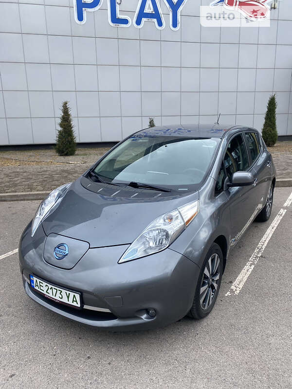 Хэтчбек Nissan Leaf 2017 в Кривом Роге