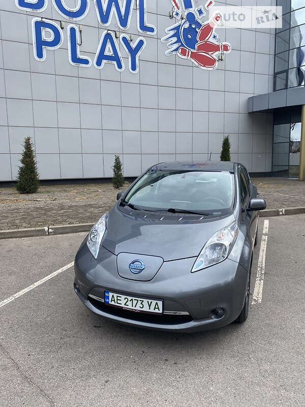 Хэтчбек Nissan Leaf 2017 в Кривом Роге