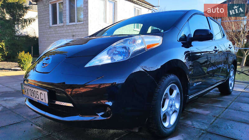 Хэтчбек Nissan Leaf 2014 в 