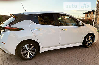 Хэтчбек Nissan Leaf 2022 в Черновцах