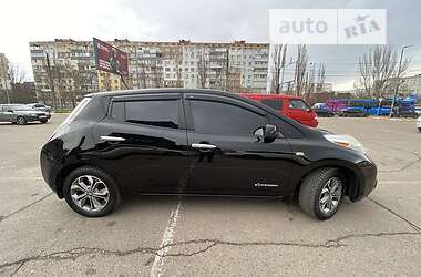 Хэтчбек Nissan Leaf 2013 в 