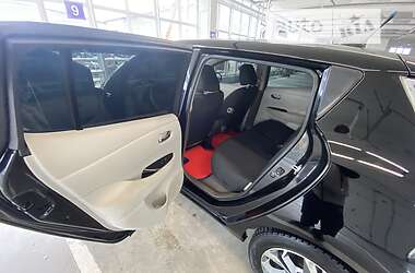 Хэтчбек Nissan Leaf 2013 в 