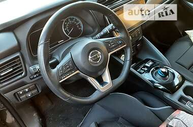 Хэтчбек Nissan Leaf 2017 в 
