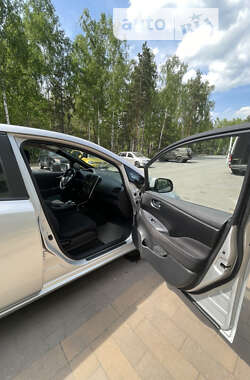 Хэтчбек Nissan Leaf 2013 в 