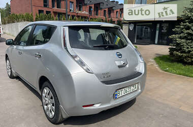 Хэтчбек Nissan Leaf 2013 в 