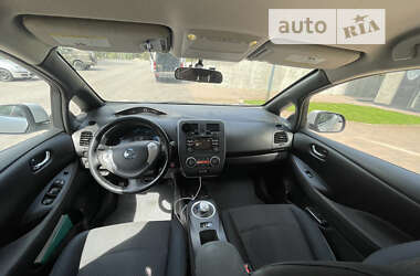 Хэтчбек Nissan Leaf 2013 в 