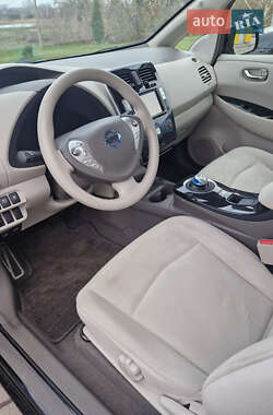 Хэтчбек Nissan Leaf 2012 в 