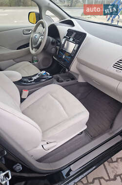 Хэтчбек Nissan Leaf 2012 в 