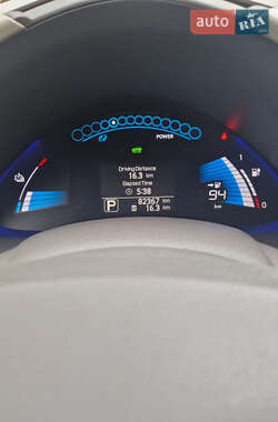 Хэтчбек Nissan Leaf 2012 в 