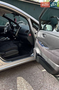 Хетчбек Nissan Leaf 2014 в 