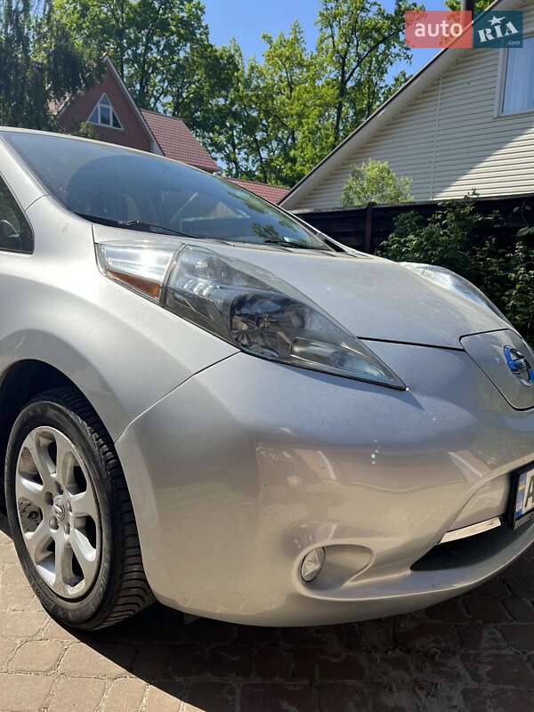 Хетчбек Nissan Leaf 2015 в Ірпені фото 5 Хетчбек Nissan Leaf 2015 в Ірпені