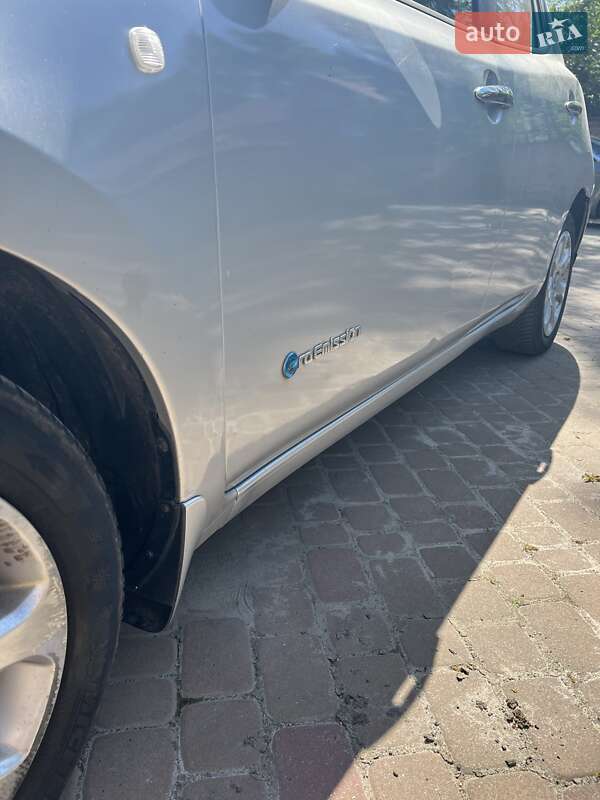 Хетчбек Nissan Leaf 2015 в Ірпені фото 7 Хетчбек Nissan Leaf 2015 в Ірпені