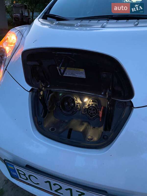 Хетчбек Nissan Leaf 2013 в Львові