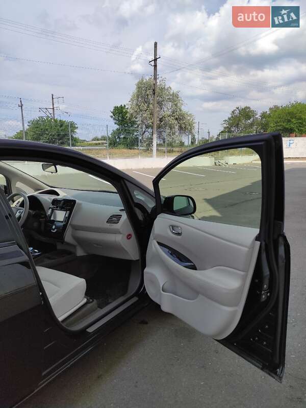 Хэтчбек Nissan Leaf 2012 в Белгороде-Днестровском