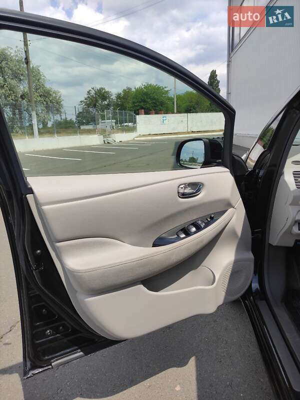 Хэтчбек Nissan Leaf 2012 в Белгороде-Днестровском