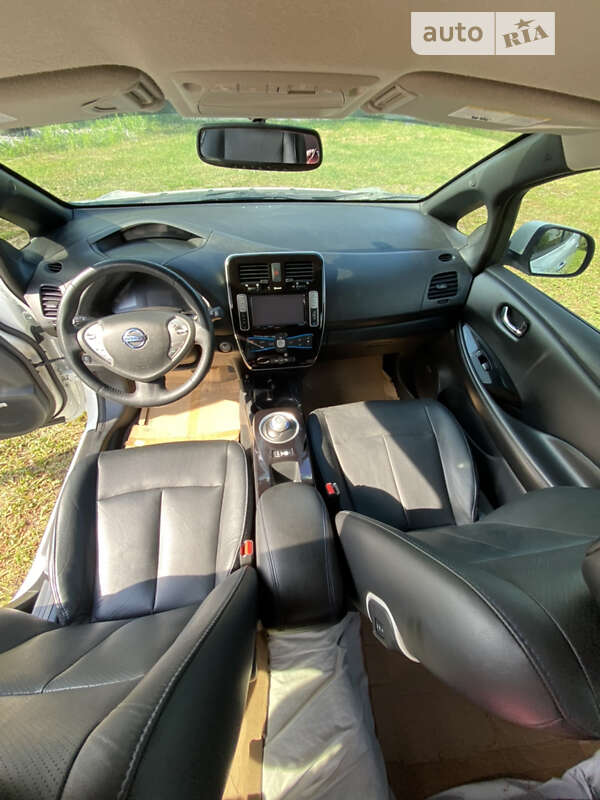 Хэтчбек Nissan Leaf 2013 в Буске