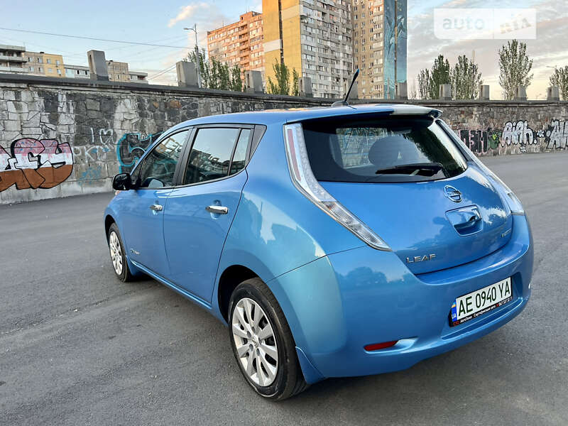 Хэтчбек Nissan Leaf 2014 в Днепре