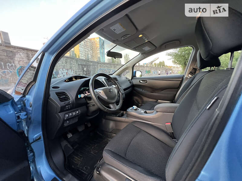 Хэтчбек Nissan Leaf 2014 в Днепре