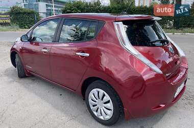 Хэтчбек Nissan Leaf 2015 в 