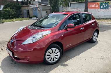 Хэтчбек Nissan Leaf 2015 в 