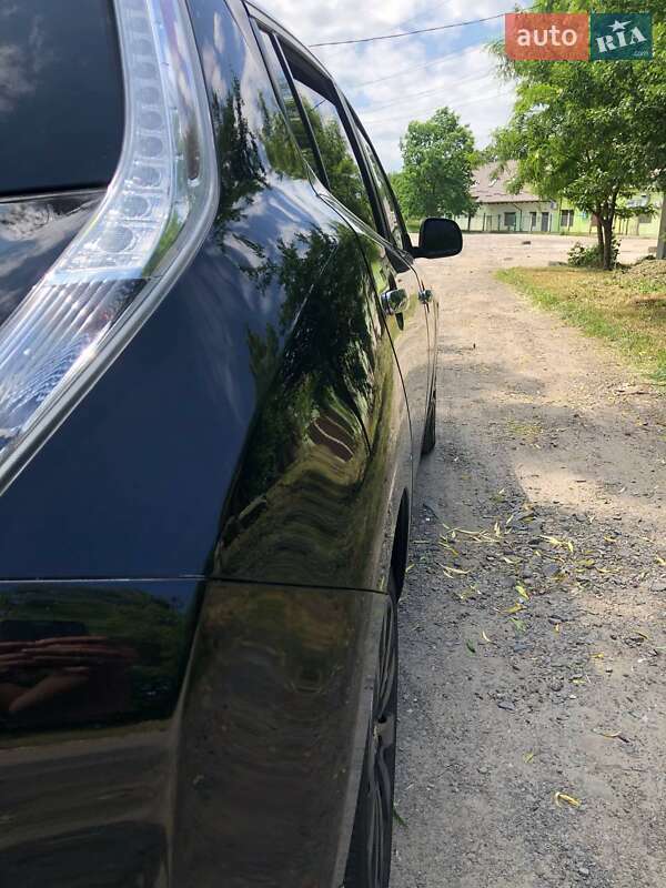 Хэтчбек Nissan Leaf 2014 в Львове