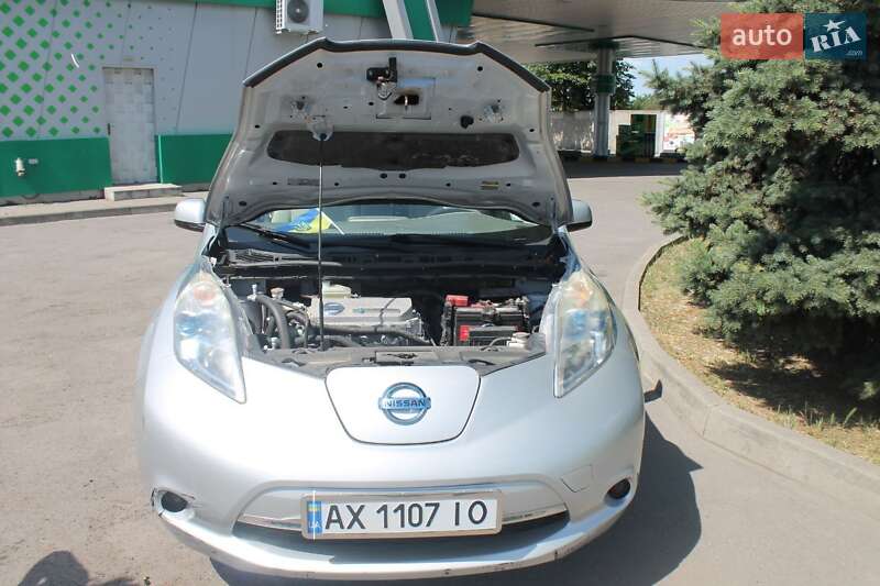 Хэтчбек Nissan Leaf 2011 в Лозовой