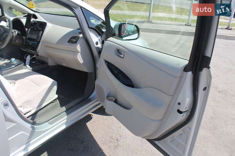 Хэтчбек Nissan Leaf 2011 в Лозовой