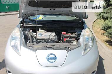 Хэтчбек Nissan Leaf 2011 в Лозовой