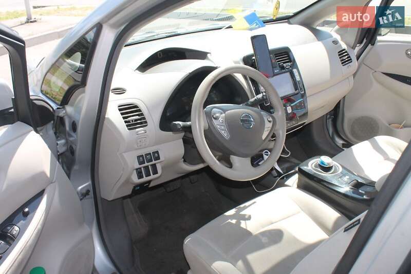 Хэтчбек Nissan Leaf 2011 в Лозовой