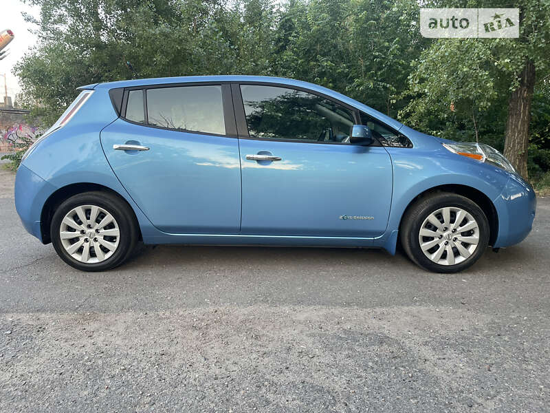 Хэтчбек Nissan Leaf 2014 в Днепре