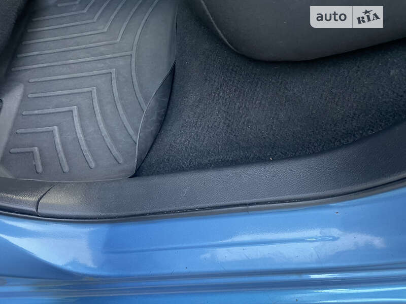 Хэтчбек Nissan Leaf 2014 в Днепре