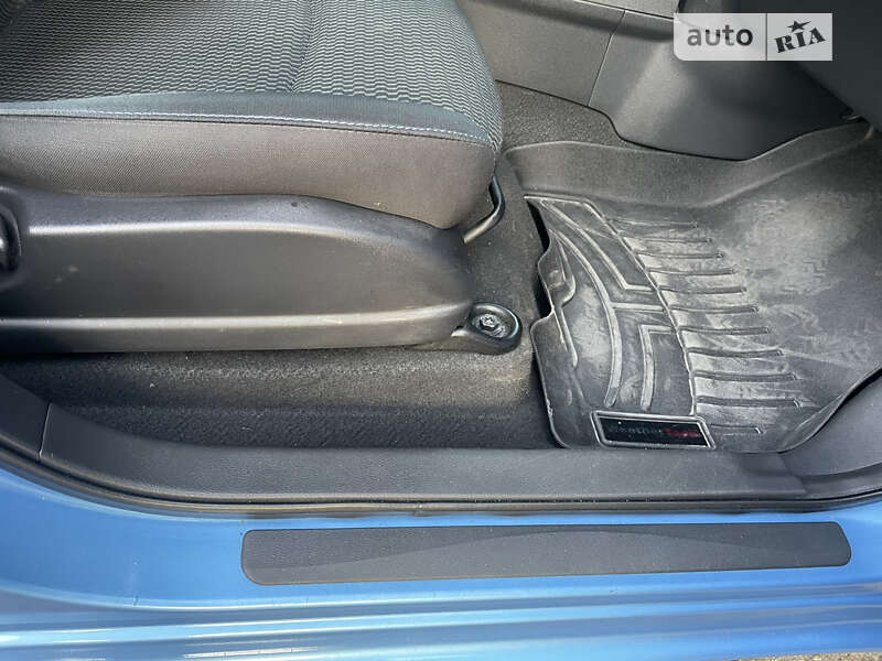 Хэтчбек Nissan Leaf 2014 в Днепре