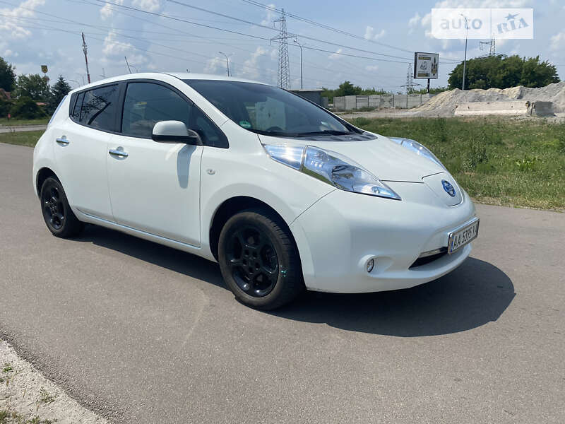 Хэтчбек Nissan Leaf 2016 в Киеве