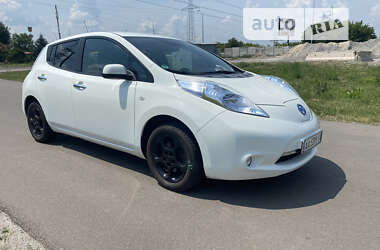 Хэтчбек Nissan Leaf 2016 в 