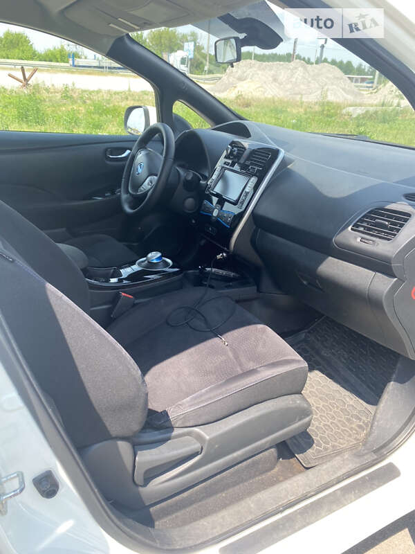 Хэтчбек Nissan Leaf 2016 в Киеве