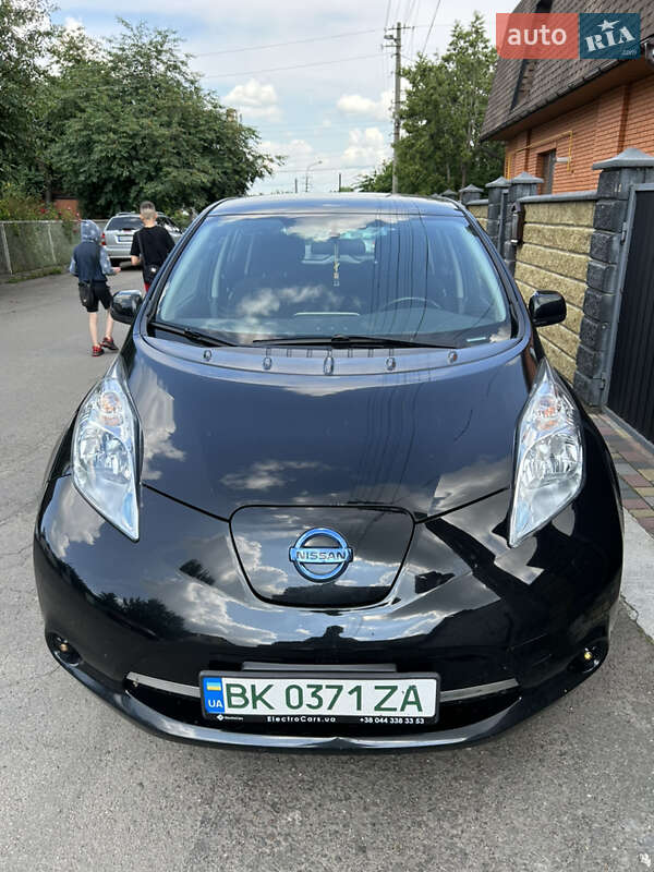 Хэтчбек Nissan Leaf 2015 в Ровно фото 2 Хэтчбек Nissan Leaf 2015 в Ровно