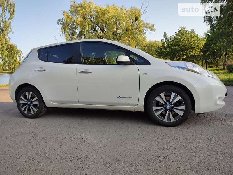 Хетчбек Nissan Leaf 2016 в Рівному