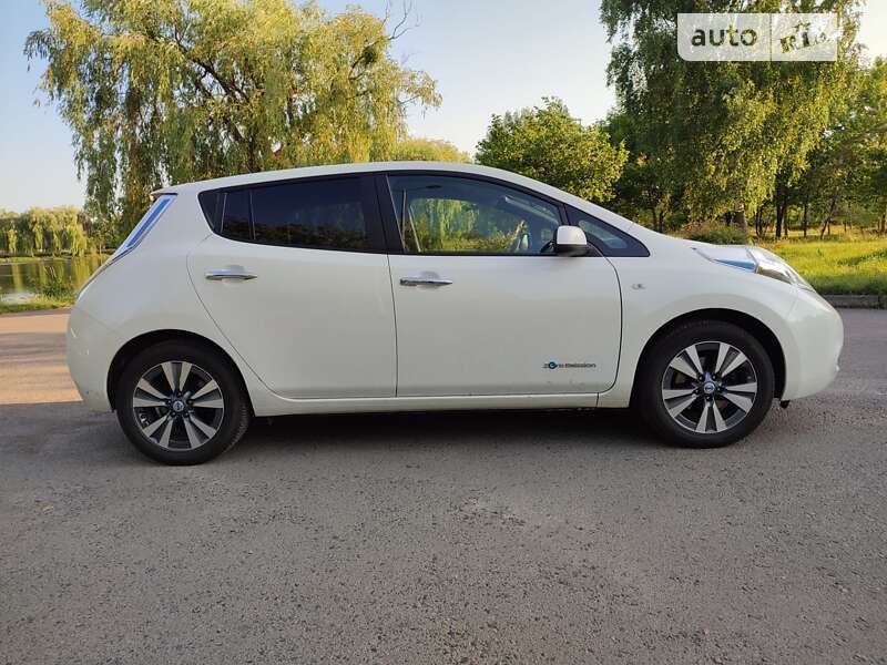 Хетчбек Nissan Leaf 2016 в Рівному