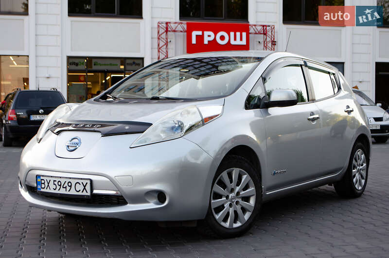 Хетчбек Nissan Leaf 2015 в Хмельницькому
