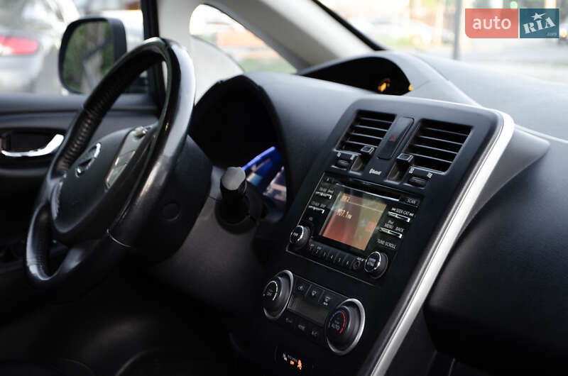 Хетчбек Nissan Leaf 2015 в Хмельницькому