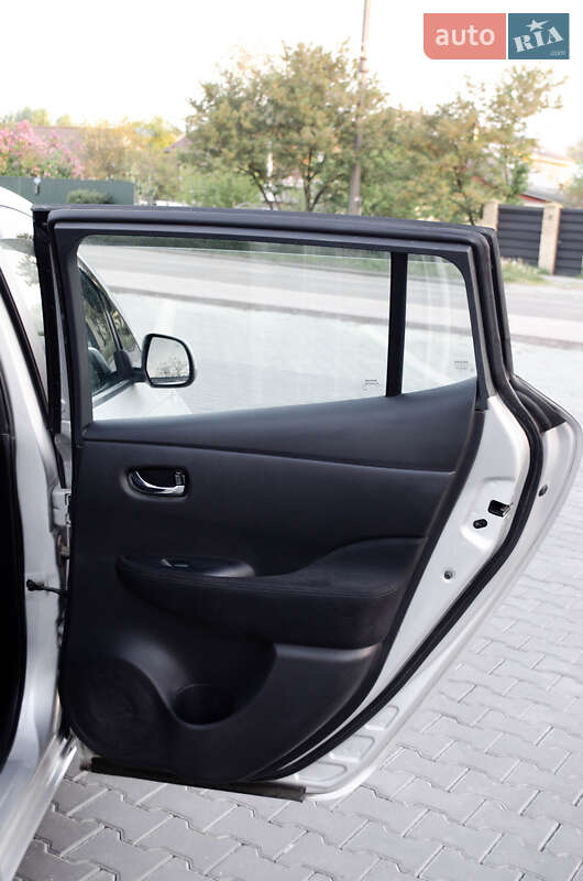 Хетчбек Nissan Leaf 2015 в Хмельницькому