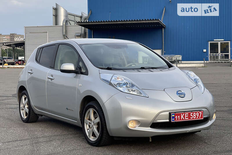 Хетчбек Nissan Leaf 2012 в 